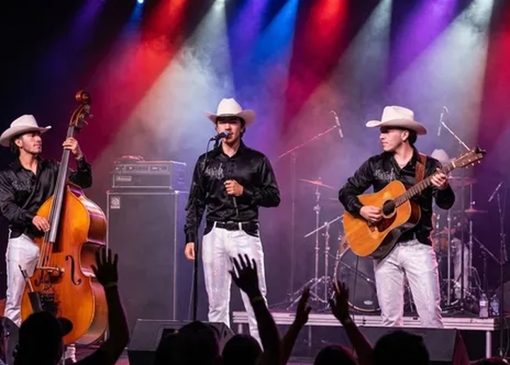 Los Hermanos Mendoza