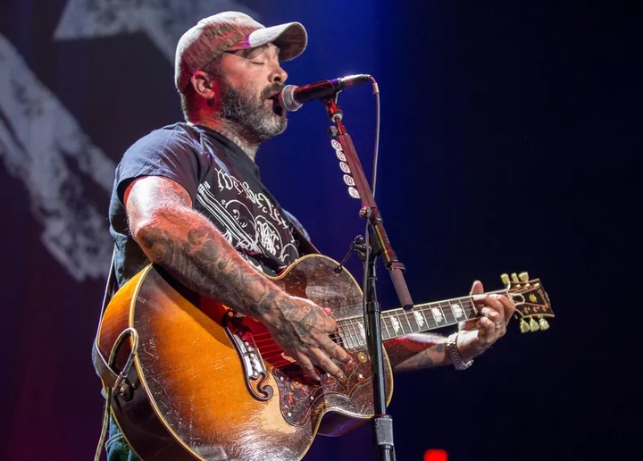 Aaron Lewis and The Stateliners
