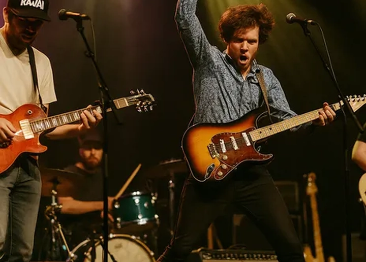 Ryan Davis and The Roadhouse Band