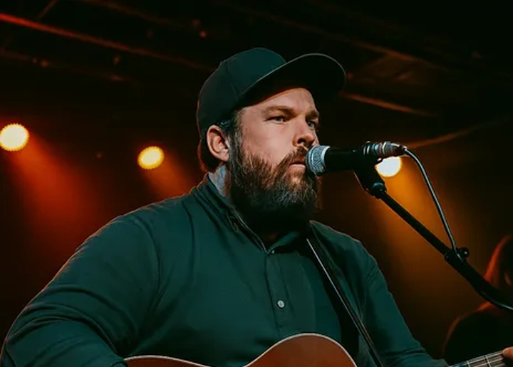 Donovan Woods
